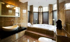 Chambre luxueuse | Salle de bain | Pantoufles