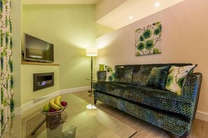 Harrop | Living area | 40-inch LED TV with digital channels - Applegarth Villa (Windermere)