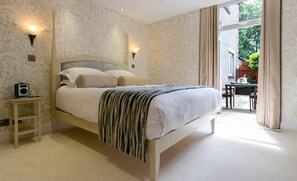 Luxury 16 | Egyptian cotton sheets, premium bedding, in-room safe, blackout drapes - Applegarth Villa (Windermere)