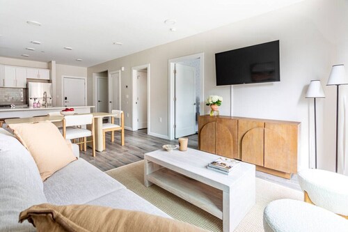 Stylish Yale at Wooster Square + Washer & Dryer