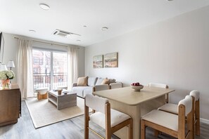 Unclassified image, 5 of 37, button