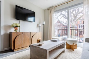 Unclassified image, 4 of 37, button