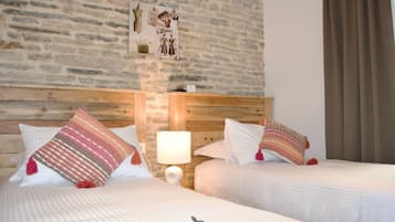 Junior suite | 1 slaapkamer, donsdekens, Select Comfort-bedden, een minibar