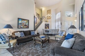 Smart-TV, Videospiele, DVD-Player, Tischtennisplatte