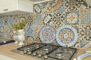 Fridge, microwave, oven, stovetop - Holiday home with private pool, Fontane Bianche (Siracusa)