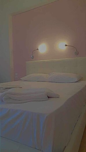Comfort Twin Room, Pool View | Hypo-allergenic bedding, pillowtop beds, individually decorated - Tsanis Estate  (Igoumenitsa)