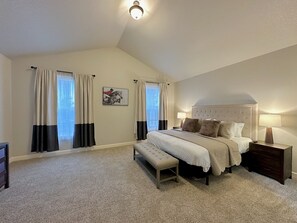 5 bedrooms, desk, iron/ironing board, WiFi