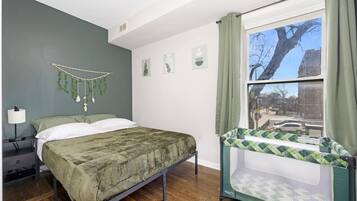 3 bedrooms, desk, iron/ironing board, travel cot