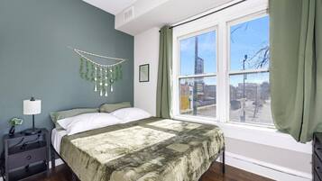 3 bedrooms, desk, iron/ironing board, travel crib