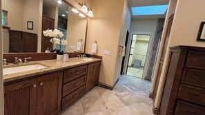 مجففات شعر، مناشف، صابون، شامبو