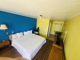 基础客房 | 特色装修、特色家居、办公桌、笔记本电脑工作区