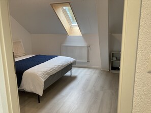 2 bedrooms, desk, iron/ironing board, travel cot - Appartement Avec Terrasse, au Calme, Juste à Côté de Sentier Randonnée (Tramelan)