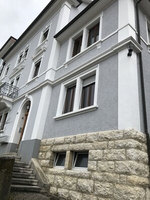 Exterior - Appartement Avec Terrasse, au Calme, Juste à Côté de Sentier Randonnée (Tramelan)