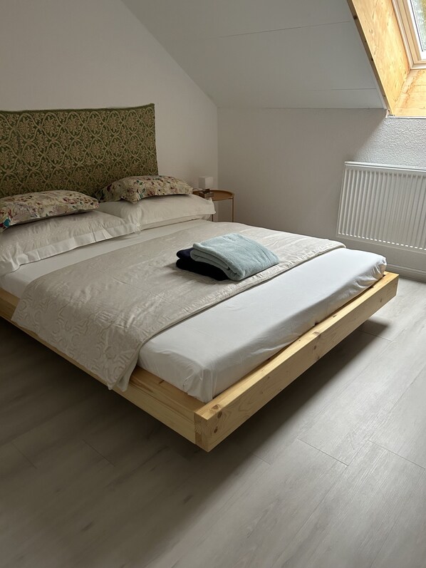 2 bedrooms, desk, iron/ironing board, travel cot