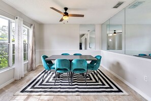 Dining - Beautiful Deluxe Home near Daytona beach/Orlando (Deltona)