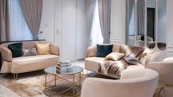 Elite Villa | Living area | 52-inch Smart TV with cable channels, Netflix, Hulu