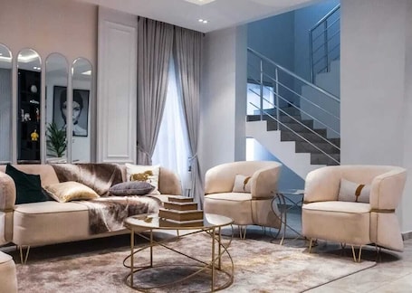 Elite Villa | Living area | 52-inch Smart TV with cable channels, Netflix, Hulu