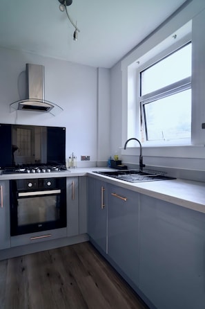 Rumah | Dapur pribadi | Lemari es, microwave, oven, dan kompor