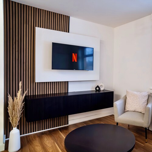 Modern 2 Bedroom Home in Edinburgh, Free Parking