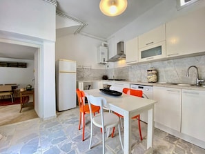 Full-size fridge, microwave, oven, stovetop - Dar Aloulou  (Sidi Bou Said)