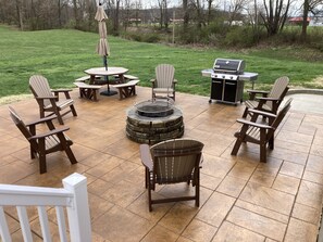Outdoor dining - Family-friendly Home with large backyard and game room (Coshocton)