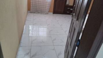 Cabin | Bahagian dalam