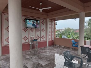 Terrace/patio - Captivating 1-bed Lodge in Accra (Accra)