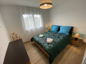 2 bedrooms, iron/ironing board, travel cot, WiFi - Superbe Maison Neuve de Plain Pied Proche Mer. Animaux de Compagnie Acceptés! (Telgruc-sur-Mer)