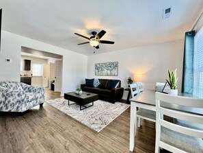 TV - Brand new, hidden Pearl of a home Batesville, IN (Batesville)