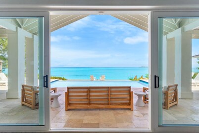 Beachwood Villa, Oceanfront near sand flats! Most 5-stars on the island!