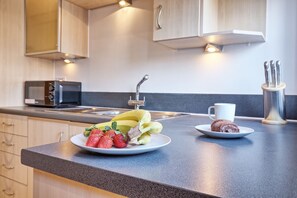 雪櫃、微波爐、焗爐、爐具