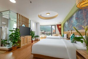 Quarto quádruplo panorâmico | Individualmente decorados, individualmente mobiliados, escrivaninha