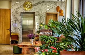 Televisión, chimenea, piso con calefacción