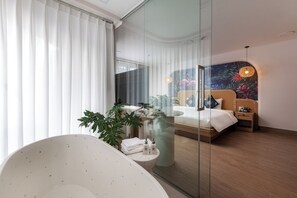 Decoración personalizada, muebles diferentes y escritorio