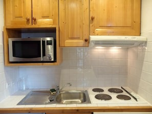 Fridge, oven, dishwasher