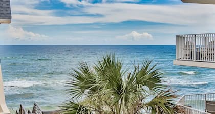 Beach view from balcony, community pool, walkable to restaurants & shopping!