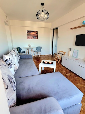 Smart TV. 11 Baneasa Airport Apartament ,Cozy 1-bedroom apartment with WiFi in Bucharest