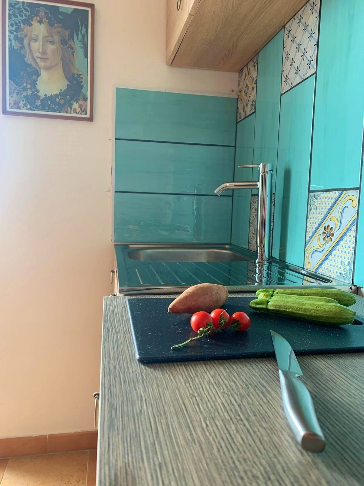 Appartamento panoramico, 1 letto matrimoniale con divano letto, angolo cottura, vista montagna | Cucina privata | Piano cottura, bollitore elettrico, pentole/stoviglie/utensili