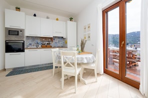 Panoramic Villa | Private kitchen | Full-size fridge, microwave, oven, stovetop