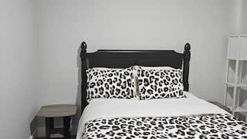2 bedrooms, in-room safe, desk, iron/ironing board