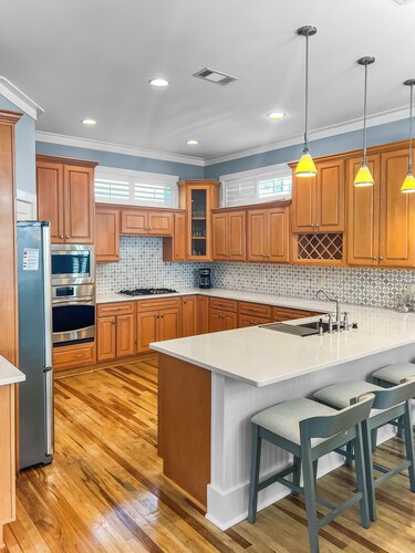 Remodeled 5 bedroom house with bikes – walking distance to the beach 