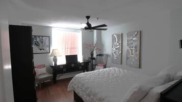 1 habitación, escritorio, wifi gratis y ropa de cama