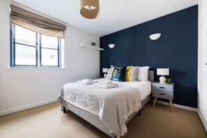 1 slaapkamer, een strijkplank/strijkijzer, gratis wifi, beddengoed