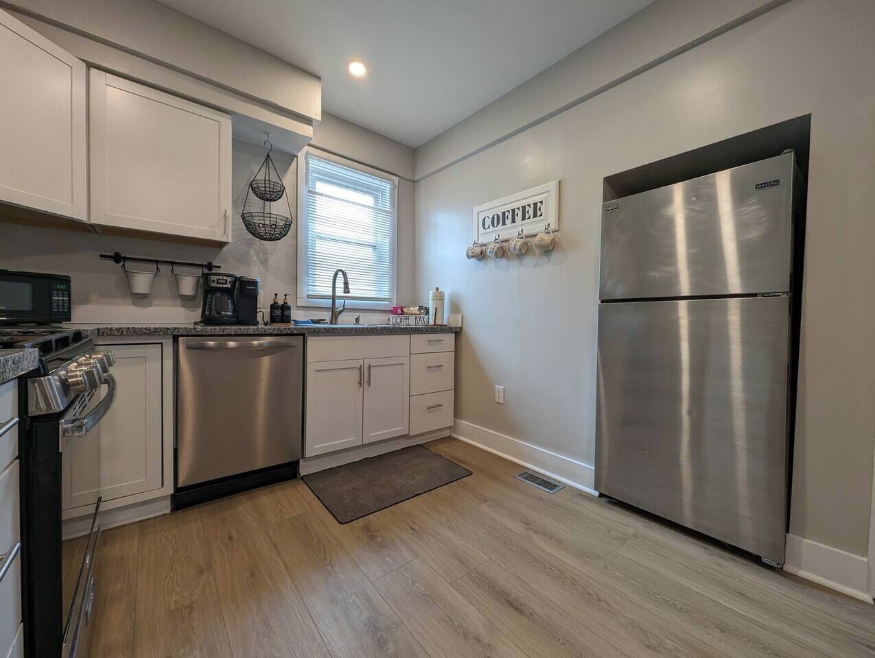 Refrigerador, microondas, horno, placa de cocina