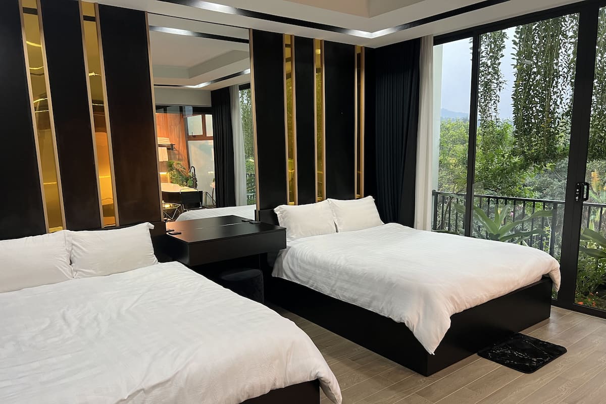Phòng đôi hoặc 2 giường đơn, 2 giường cỡ queen, phòng tắm riêng | Bộ đồ giường cao cấp, chăn bông, trang trí khác biệt
