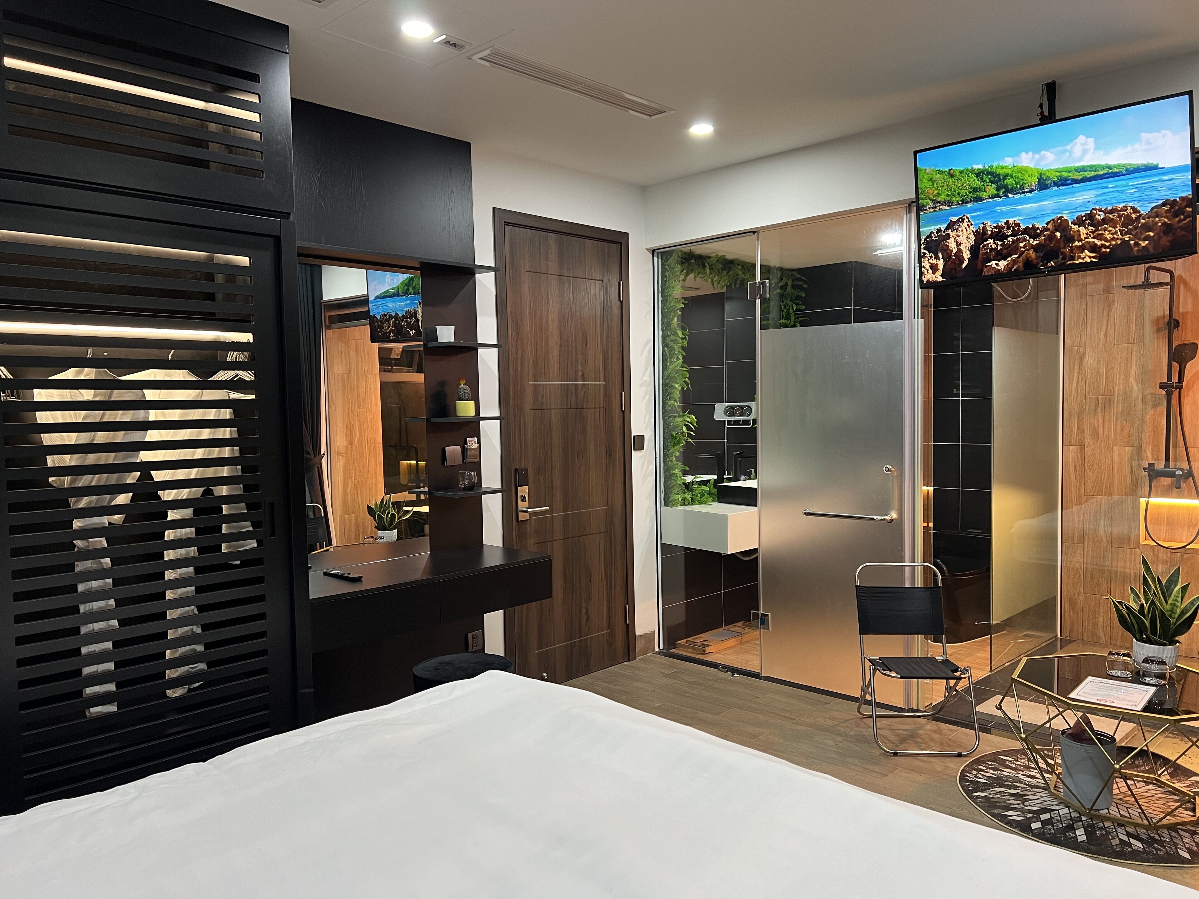 Phòng đơn dành cho gia đình, 1 giường cỡ king, phòng tắm riêng, quang cảnh vườn | Bộ đồ giường cao cấp, chăn bông, trang trí khác biệt 