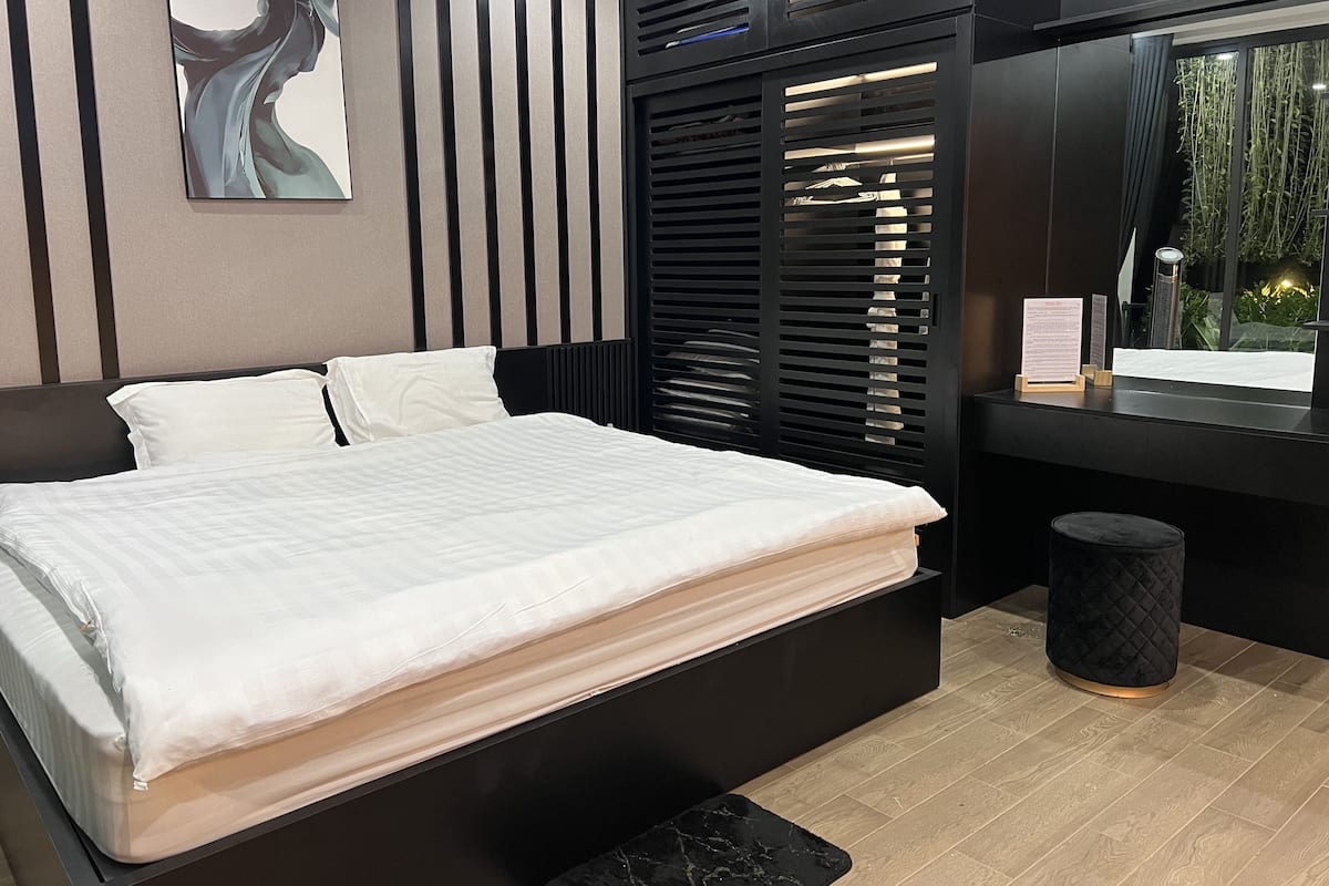 Phòng đơn dành cho gia đình, 1 giường cỡ king, phòng tắm riêng, quang cảnh vườn | Bộ đồ giường cao cấp, chăn bông, trang trí khác biệt