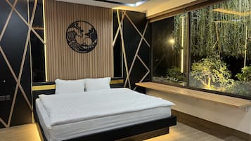 Eenpersoonskamer, 1 kingsize bed met slaapbank, privébadkamer | Luxe beddengoed, donzen dekbedden, individueel gedecoreerd