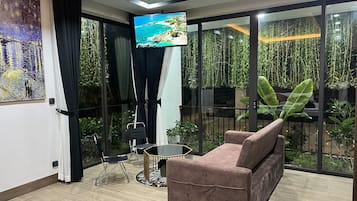 Family Single Room, 1 King Bed with Sofa bed, Private Bathroom | Living area | Smart TV