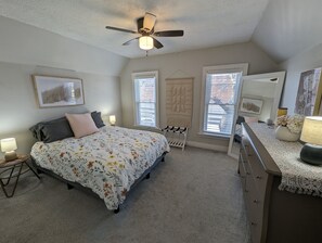 2 habitaciones, escritorio, tabla de planchar con plancha y wifi gratis 